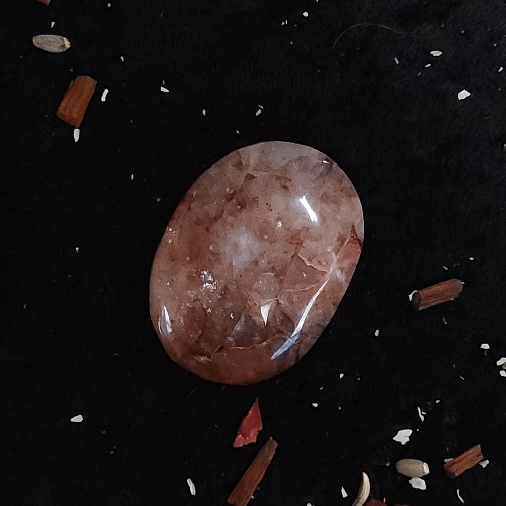 [12112] Fire Quartz Palm Stone
