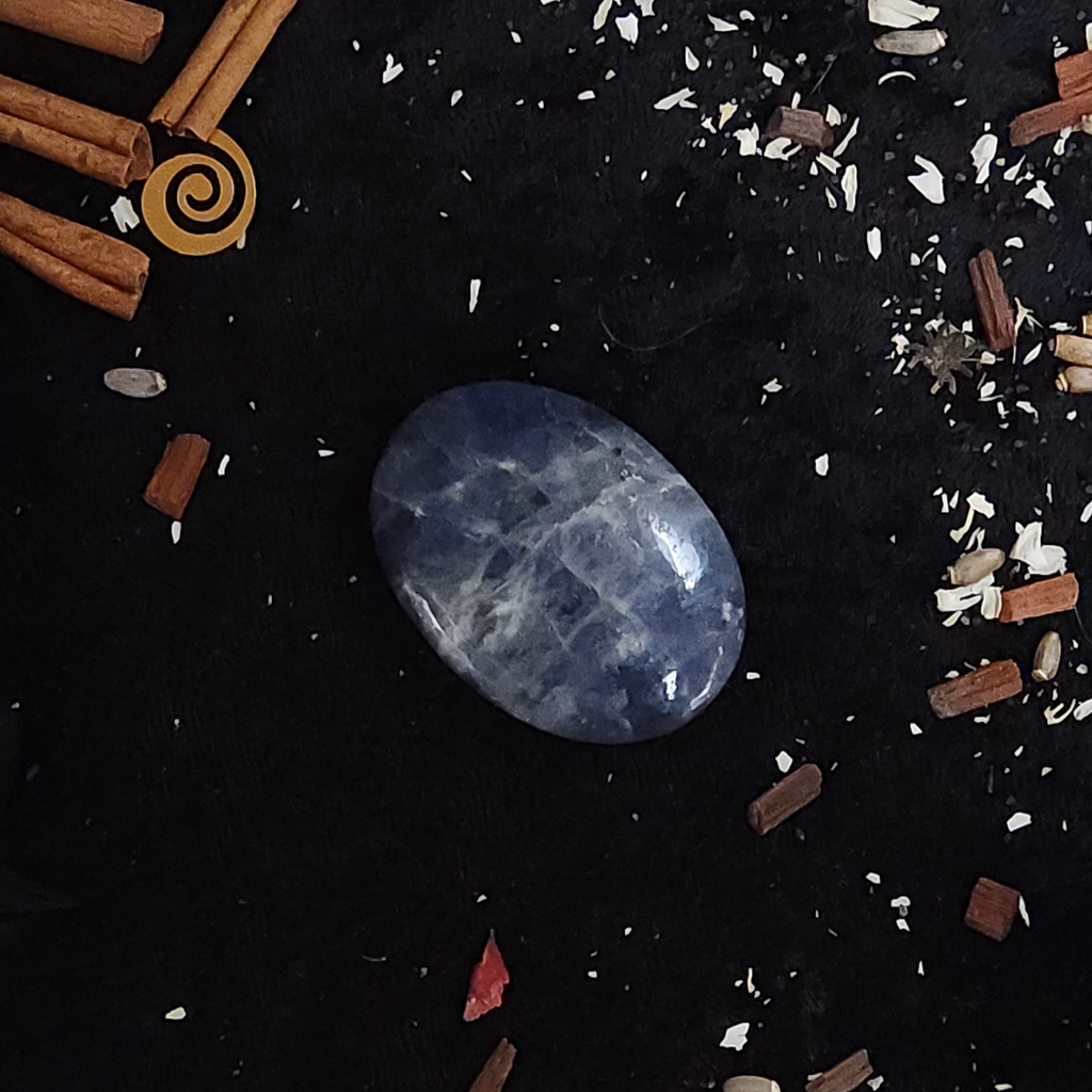 [12106] Iolite Palm Stone