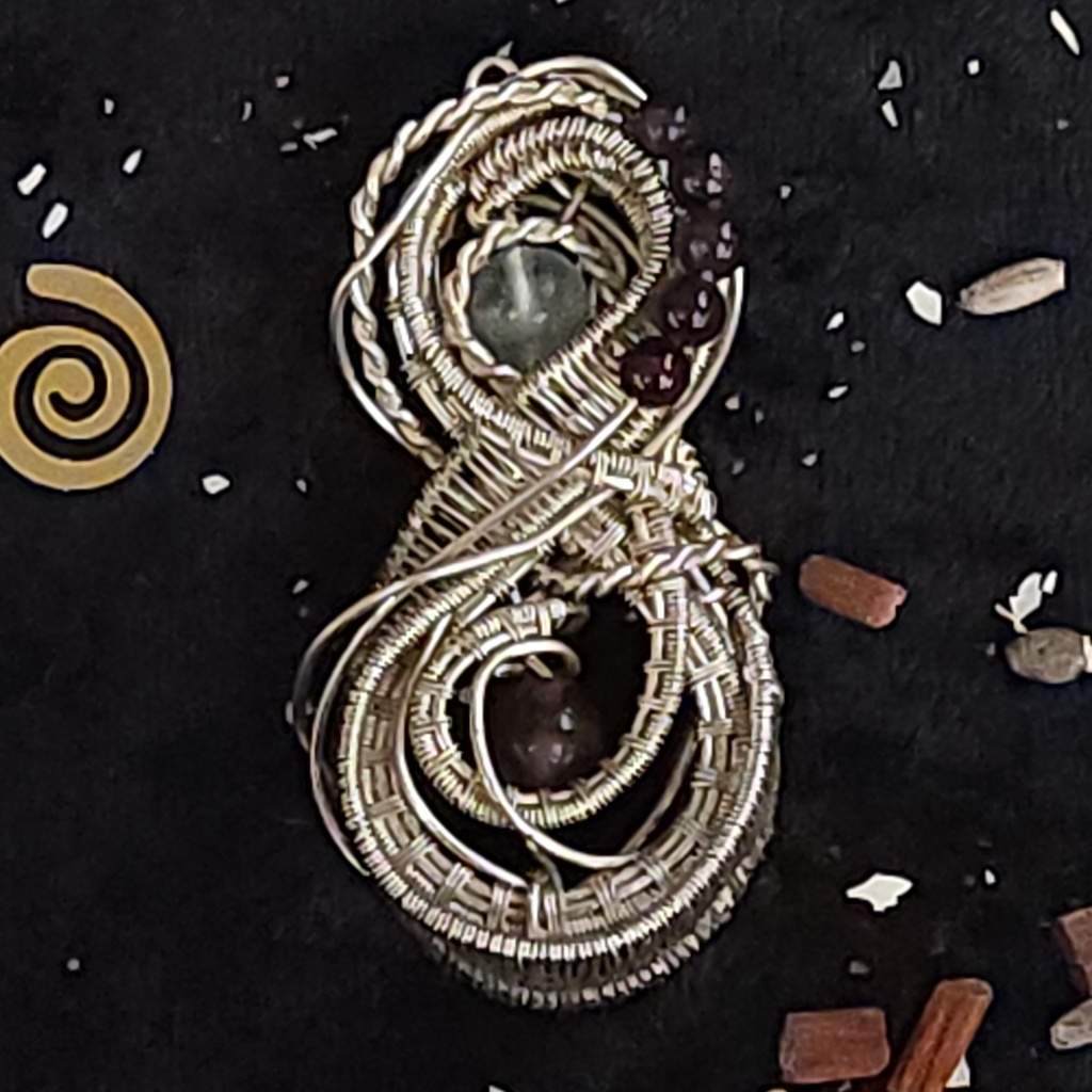 [11929] Garnet & Fluorite Flow Pendent